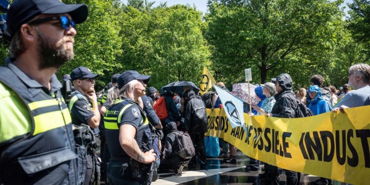 Netherlands :Protesters arrested at the Extinction Rebellion rally